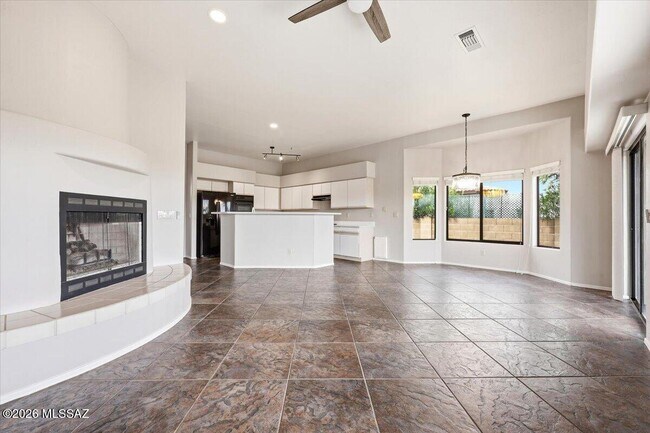 Building Photo - 10961 E Siskin Pl