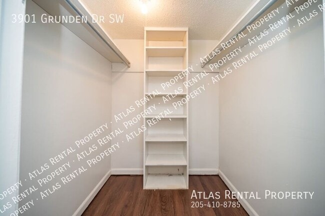 Building Photo - 3901 Grunden Dr SW