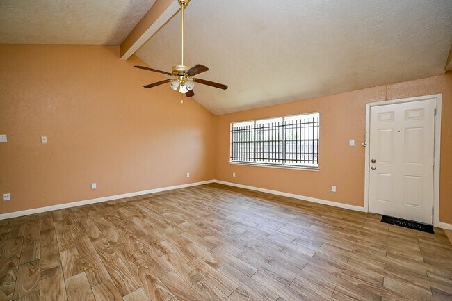 Building Photo - 2667 Grand Canyon Dr
