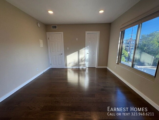 Building Photo - 141 S Clark Dr