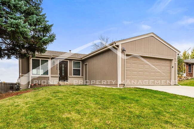 Building Photo - Spacious Home with Central AC & Fenced Yard