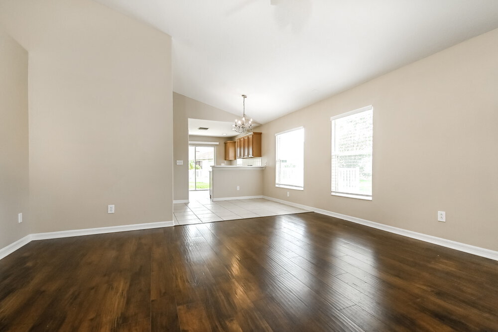 Building Photo - 15215 Searobbin Dr