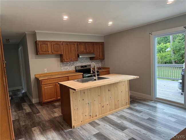 Building Photo - 7878 Sagamore Dr N