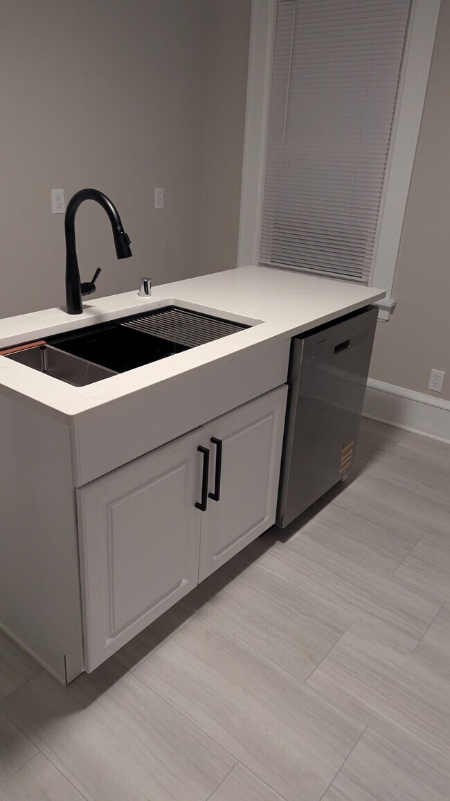 Building Photo - 319 E Montana St