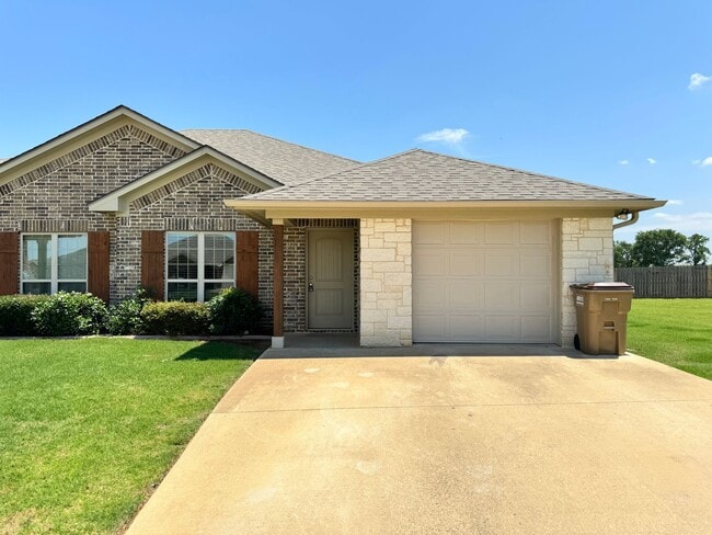 Building Photo - 309 Princess Place