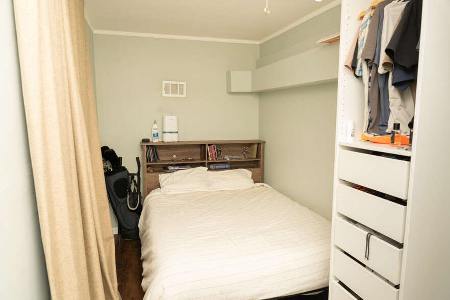 Bedroom 2 - 3350 W Cuyler Ave