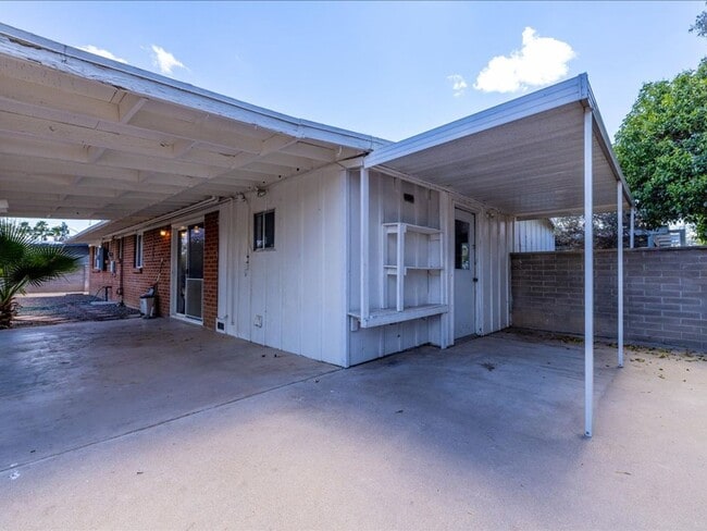Building Photo - 6641 E Calle Herculo