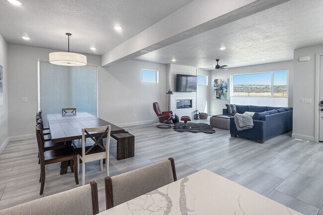 Building Photo - 6521 Silver Creek Dr