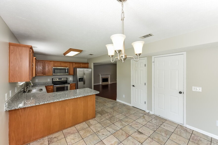 Building Photo - 1910 Lawndale Dr