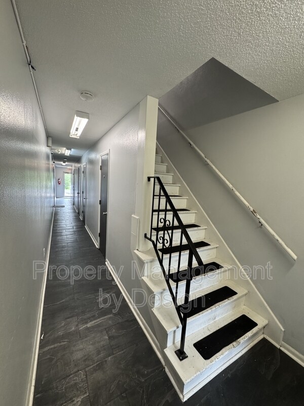 Building Photo - 1039 5th St