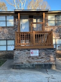 Building Photo - 500 Summit St