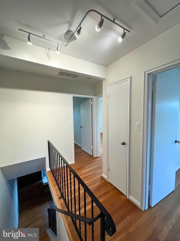 Building Photo - 213 Gentry Ave