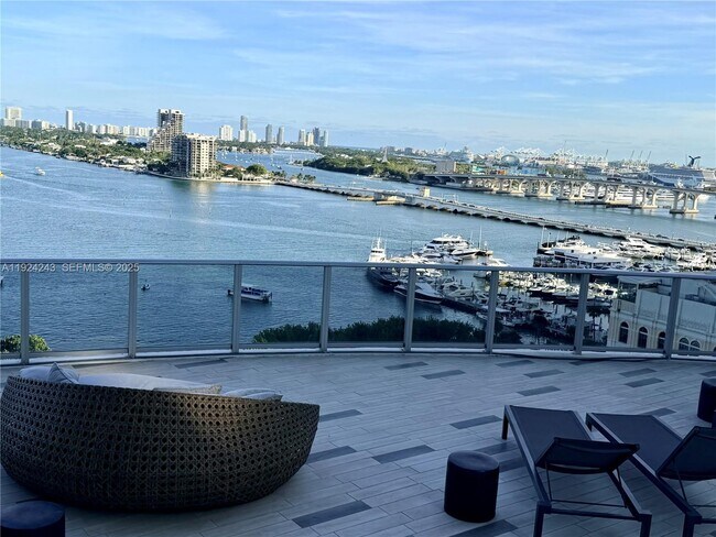 Building Photo - 488 NE 18th St