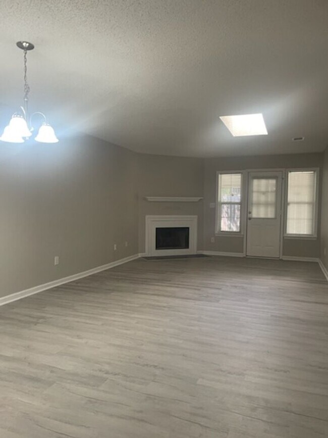 Building Photo - 203 Kitts Dr