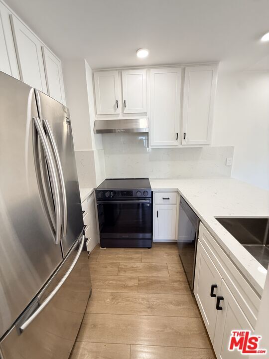 Building Photo - 999 N Doheny Dr