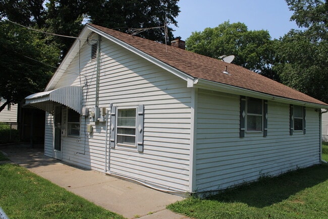 Building Photo - 2bed 1 bath in Independence off Chrysler