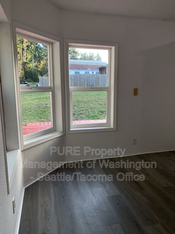 Building Photo - 16008 34th St E