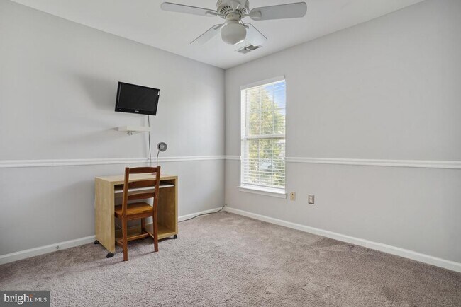 Building Photo - 4957 Breeze Way