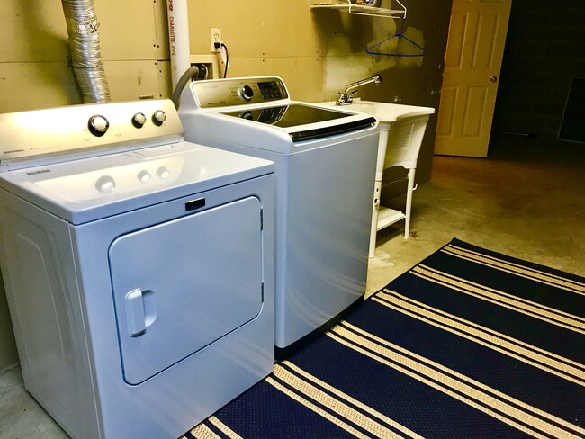 Laundry room - 141 Players Ct