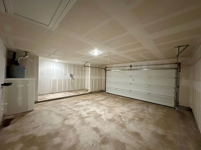 Building Photo - Beautiful Recently New Build Home in West ...
