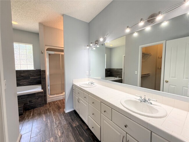 Building Photo - 18033 Broadview Dr