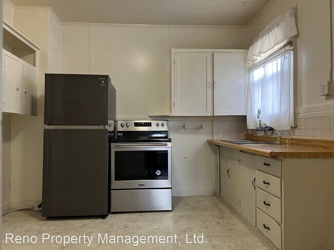 Building Photo - 1 br, 1 bath House - 625 E 2nd St.