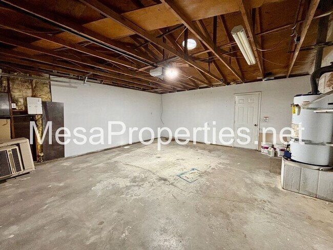 Building Photo - 19158 Live Oak St