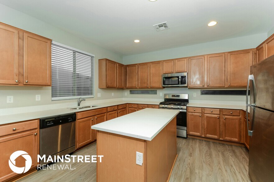 Building Photo - 17039 W Ipswitch Way