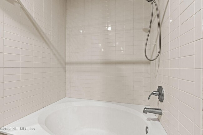 Building Photo - 945 Registry Blvd