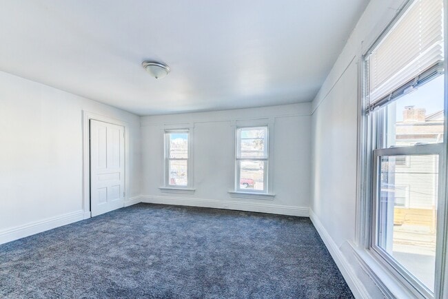 Building Photo - AVAILABLE MAY 2024 - Recently Renovated 2 ...