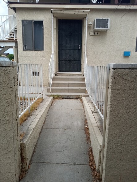 Building Photo - 11619 Archwood St