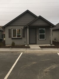 Building Photo - 2 Bedroom / 1 Bathroom Cottage in SW Redmond