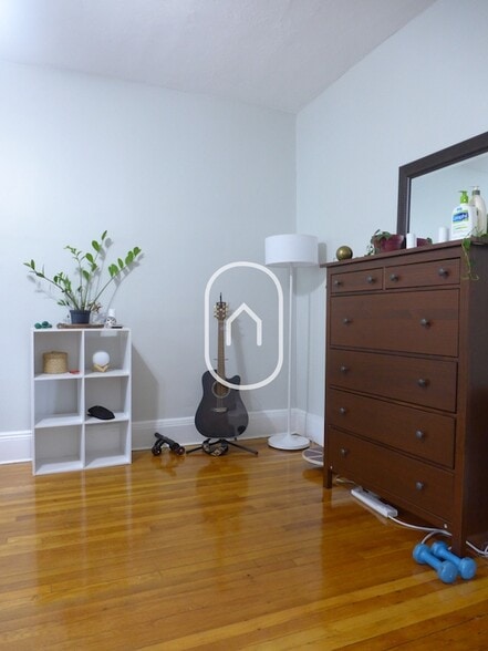 Building Photo - 6 Worthington St