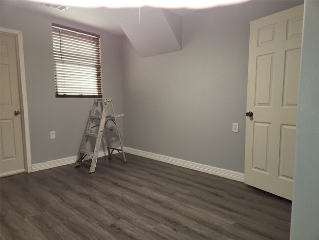 Building Photo - 303 Pine Mist Ln