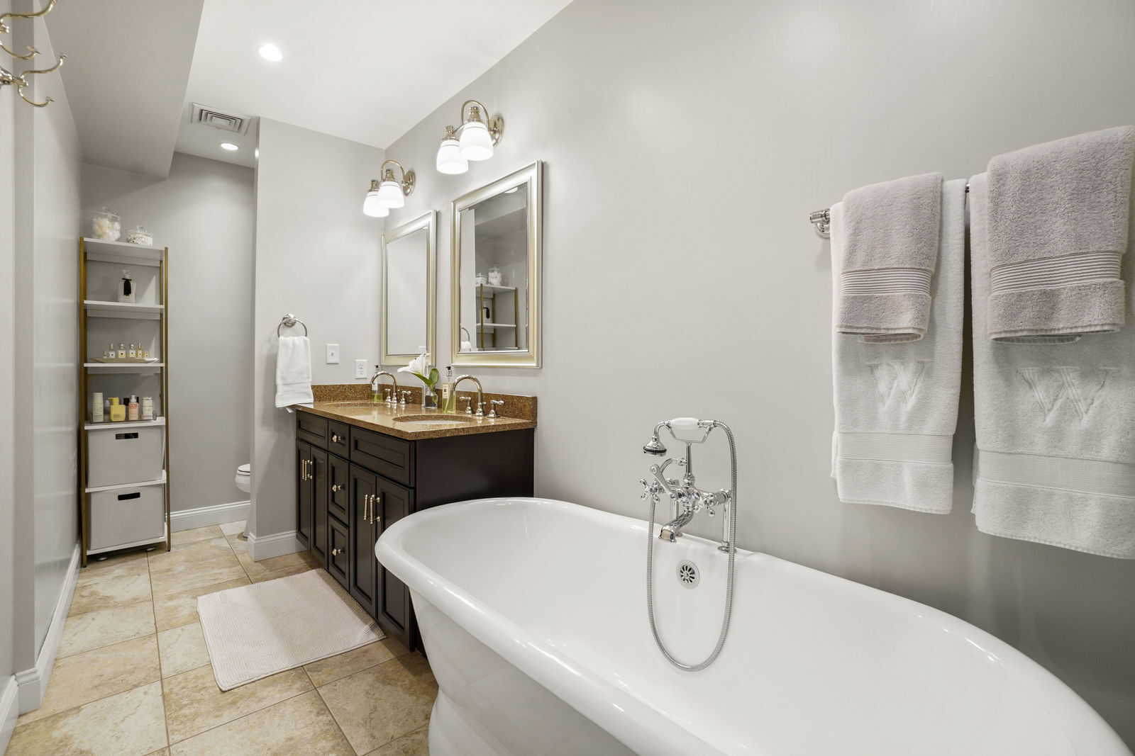 Building Photo - 16 Follen St