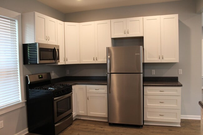 Building Photo - 932 Linwood Ave