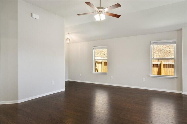 Building Photo - 1008 Goldilocks Ln