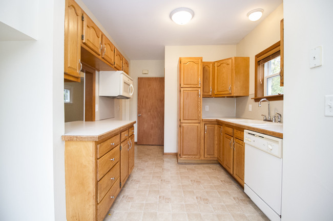 Building Photo - 942 Brinton Dr
