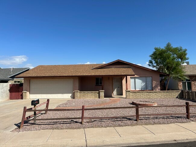 Building Photo - 7222 W Rose Ln
