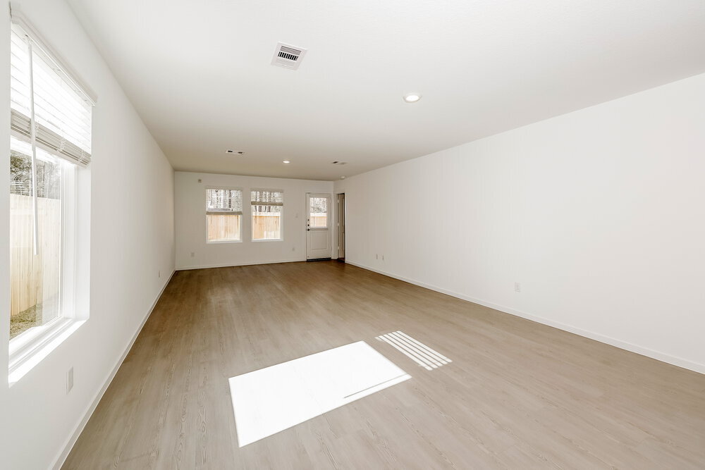 Building Photo - 325 Woodland Hills Dr