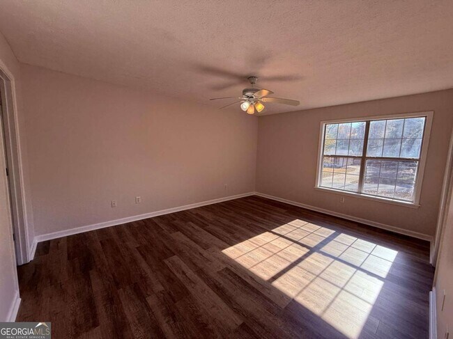 Building Photo - 4825 Red Oak Dr