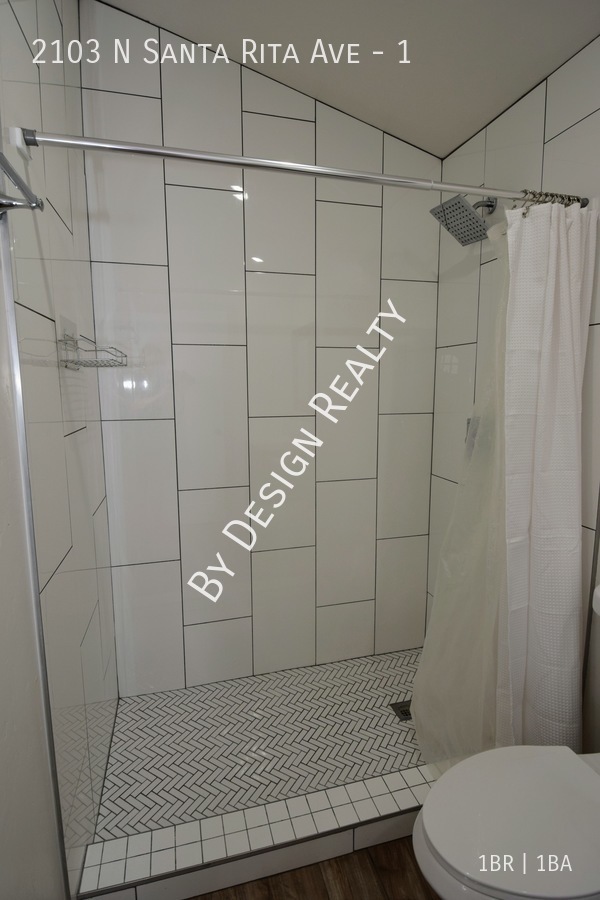 Building Photo - Renovated and Furnished 1 Bed 1 Bath Casit...