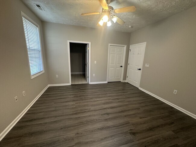 Building Photo - 4020-104 Bardstown Court