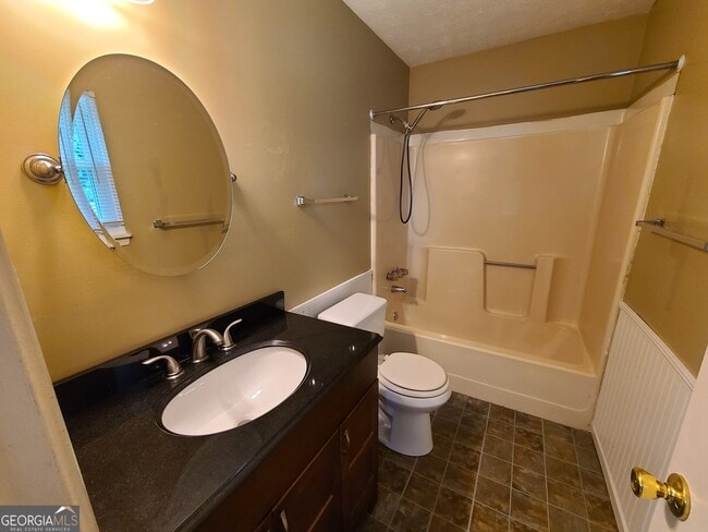 Building Photo - 216 Valley View