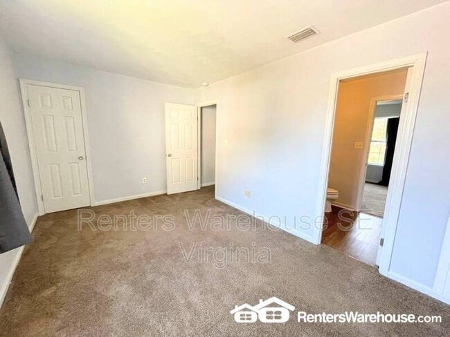 Building Photo - 809 Sutherland Arch