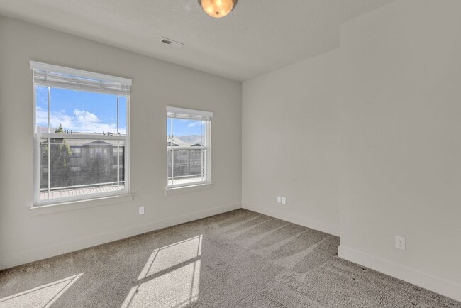 Building Photo - 1051 500 E