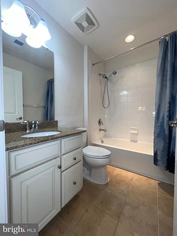 Building Photo - 25835 Clairmont Manor Square