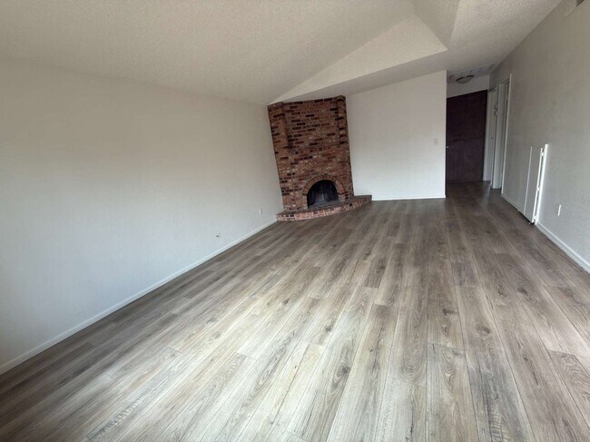 Building Photo - 14814 N 59th Dr