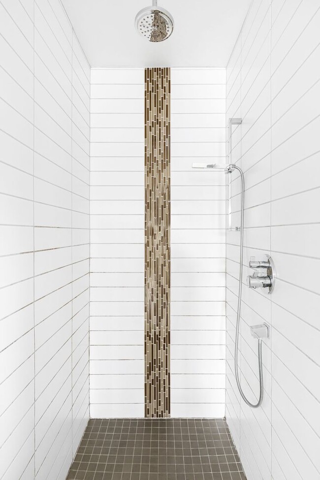 Building Photo - 2 Bedroom 2 Bath Townhome with Rooftop Deck in Crown Hill