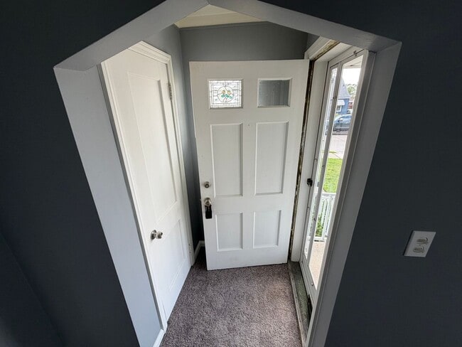 Building Photo - 3bd Bungalow w/basement